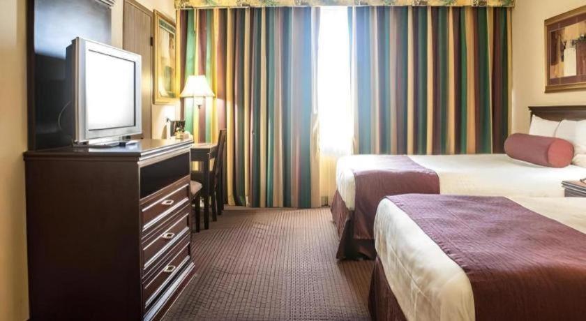 Resort Four Queens Hotel And Casino 3*